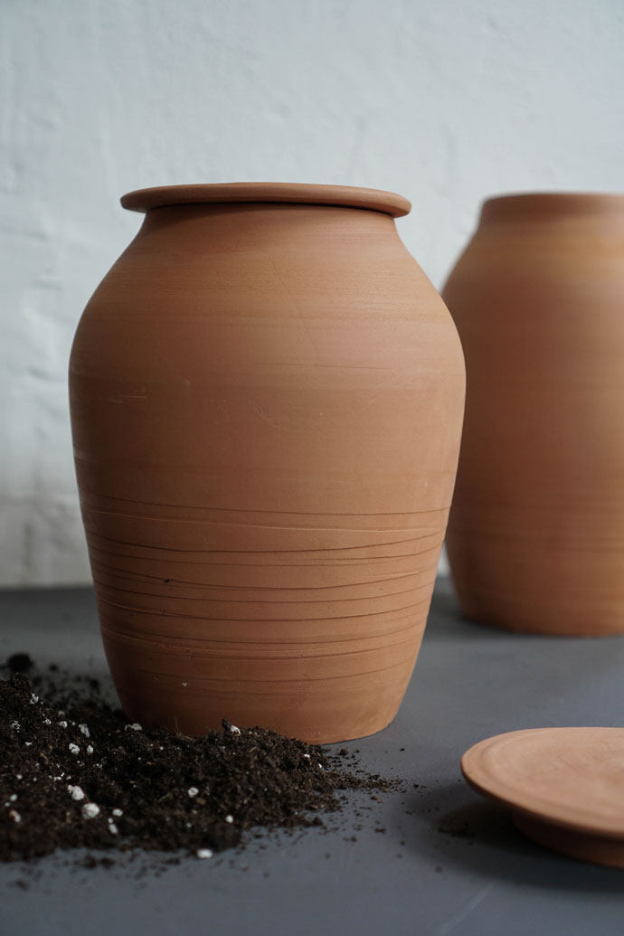 Ollas aus Keramik zur Gartenbewässerung